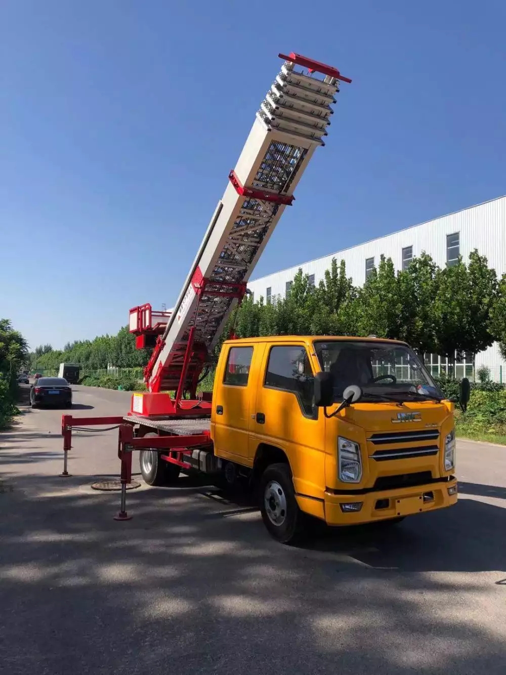 丰城附近的云梯车出租服务：轻松解决高空作业需求