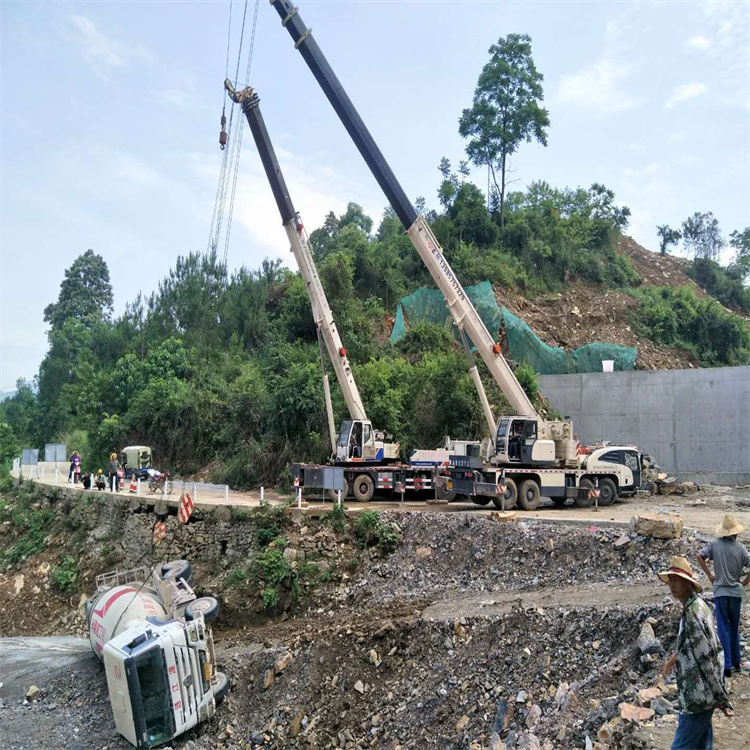 丰城汽车掉沟里叫吊车救援要多少钱